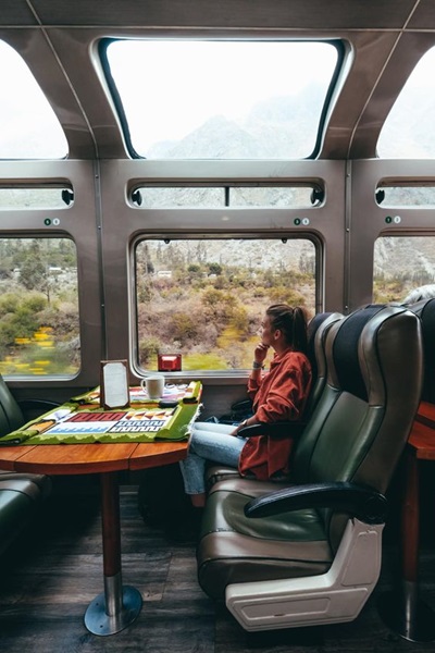 "Viaje en tren a Machupicchu"