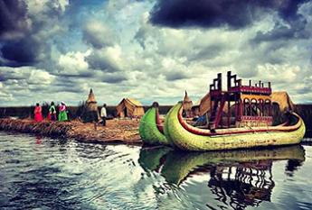 Lago Titicaca Puno isla Los Uros